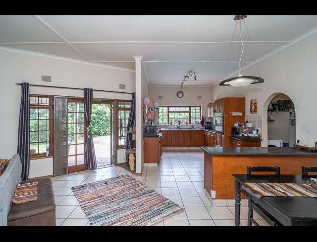 3 BEDROOM FREEHOLD SOLD IN BEVERLEY HILLS